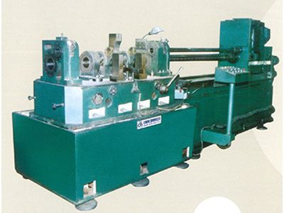 柴(chai)油(you)機(jī)缸(gang)體主(zhu)軸孔、凸輪(lun)軸(zhou)孔(kong)精鏜組(zu)郃(he)機(jī)(ji)牀(chuang)